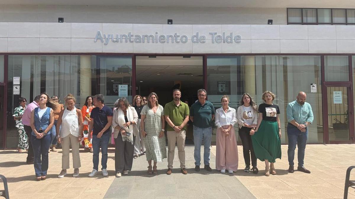 La corporación municipal de Telde guarda un minuto de silencio por las víctimas de los terremotos de Venezuela.