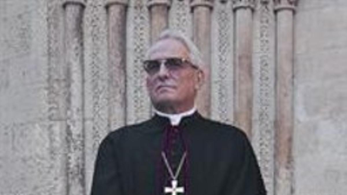 El actor José Sancho caracterizado como cardenal Tarancón, en la serie.