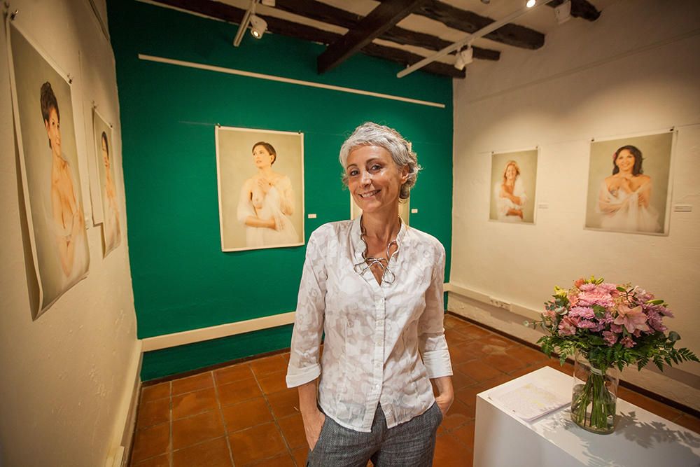 La galería P| Art inaugura  una muestra de fotografías de Silvia Amodio que retrata mujeres que han padecido cáncer de mama