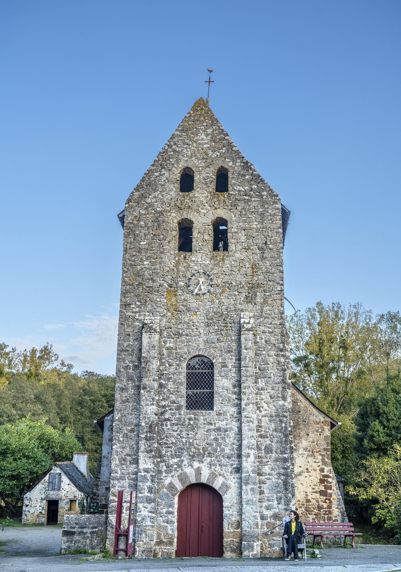 Iglesia de Saint-Pierre en Saint-Pierre-sur-Erve.