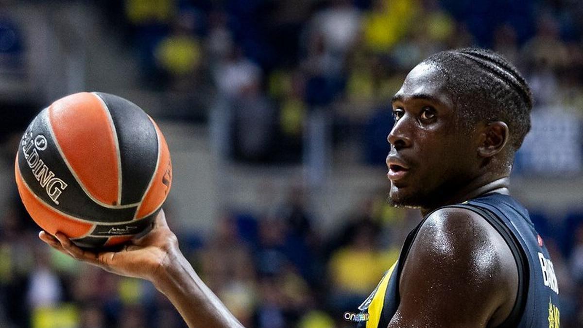 Jilson Bango, durante un partido con el Fenerbahçe