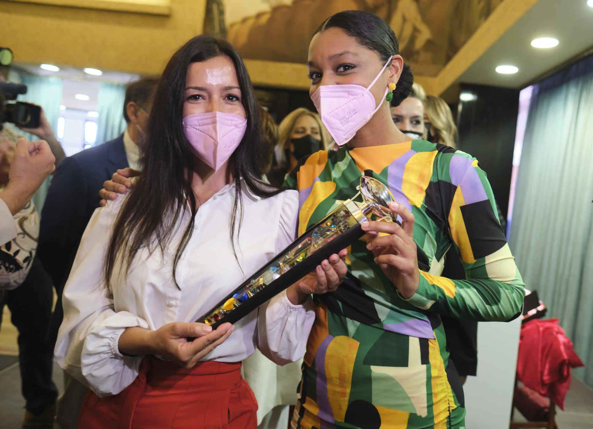 Presentación del nuevo cetro de la reina del Carnaval, obra de Juan Gil