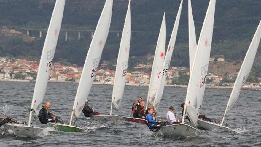 Un instante de la salida, ayer en la ría de Vigo. // FdV