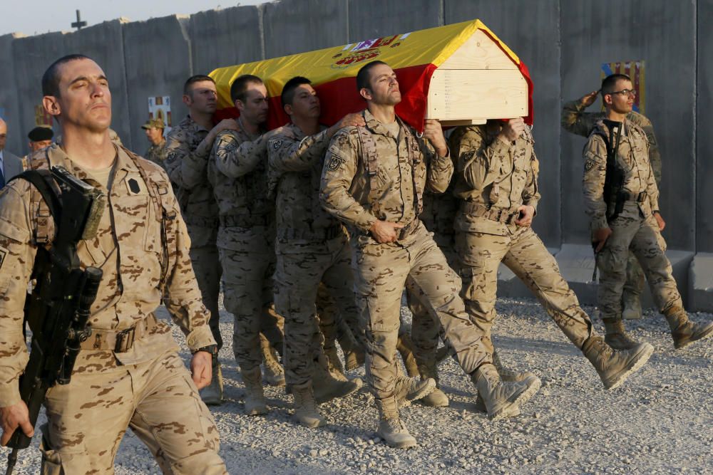 Ceremonia de despedida en la base española en Besmayah