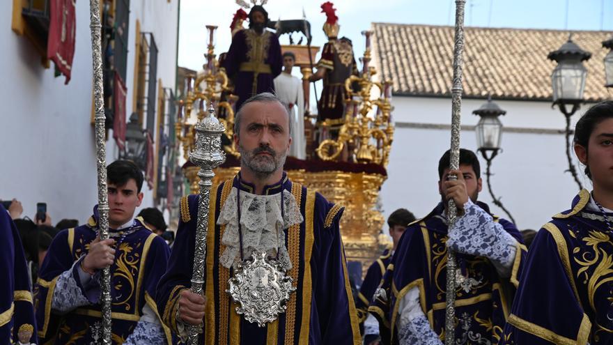 La Plaza de Capuchinos da salida a la Hermandad de la Sangre