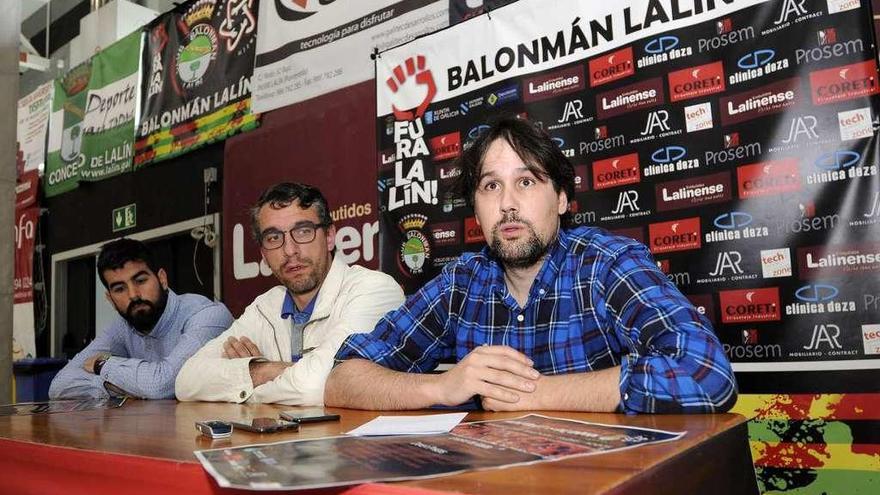Pachi, Pincho y Diogo fueron los encargados de presentar la iniciativa lúdico-deportiva. // Bernabé/Javier Lalín