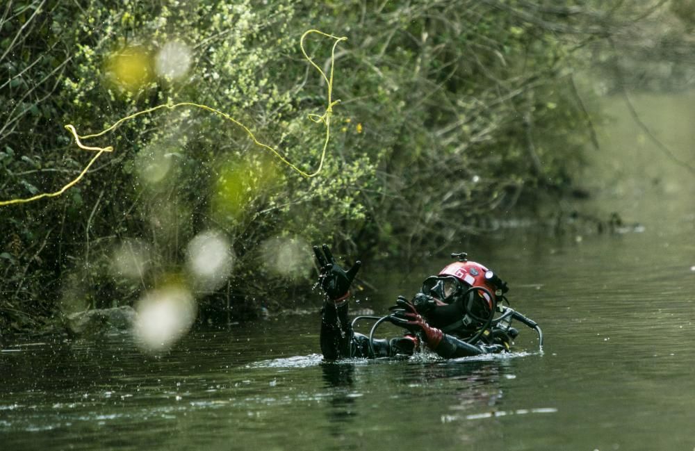 Los agentes siguen buscando en el pantano pruebas del asesinato de Paz Fernández