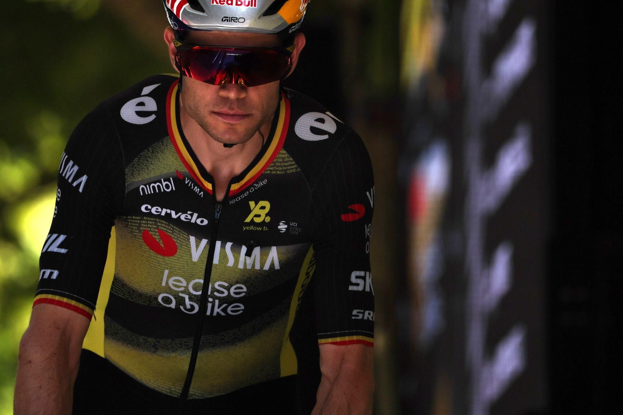 (France), 13/07/2025.- Belgian rider Wout Van Aert of Team Visma-Lease a Bike waits the start of the 9th stage of the Tour de France cycling race over 174.1km from Chinon to Chateauroux, France, 13 July 2025. (Ciclismo, Francia) EFE/EPA/CHRISTOPHE PETIT TESSON