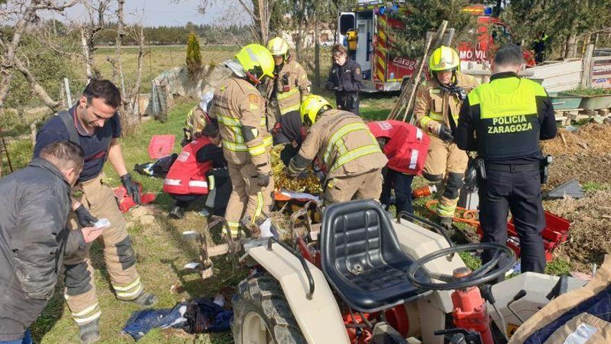 Rescatado un agricultor en Montañana tras quedarle la pierna atrapada en su motocultor