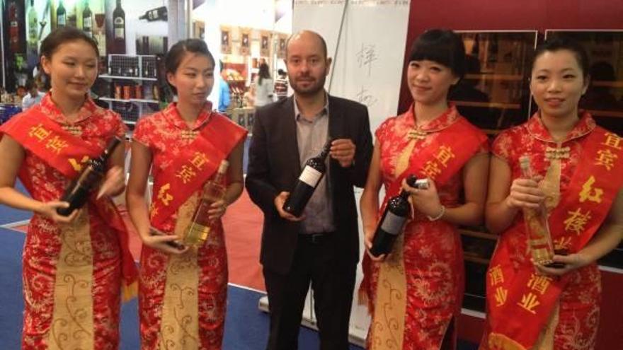 Vins del Comtat promocionando sus vinos en China.