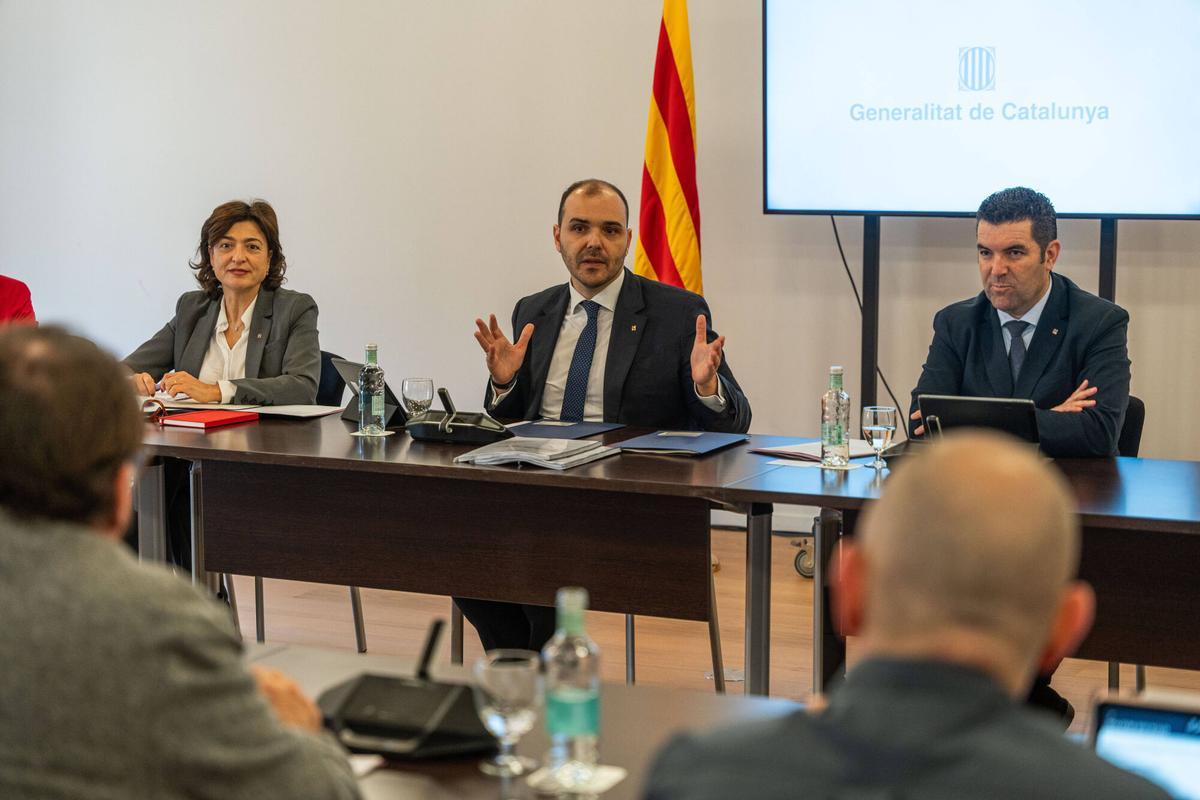 Barcelona. 24/02/2025. Política. Reunión de Albert Dalmau con entidades municipalistas y los principales agentes económicos y sociales, como Foment, PIMEC y UGT. Comisión Bilateral entre el Estado y la Generalitat en Barcelona y Comisión de Transferencias. AUTOR: Marc Asensio Barcelona, Catalunya, España, política, Generalitat de Catalunya, Camil Ros, Salvador Illa, reunión, Albert Dalmau, grupos parlamentarios, Comisión Bilateral, Comisión de Transferencias, agentes económicos, agentes sociales, entidades municipalistas, Foment, Pimec, Antonio Cañete