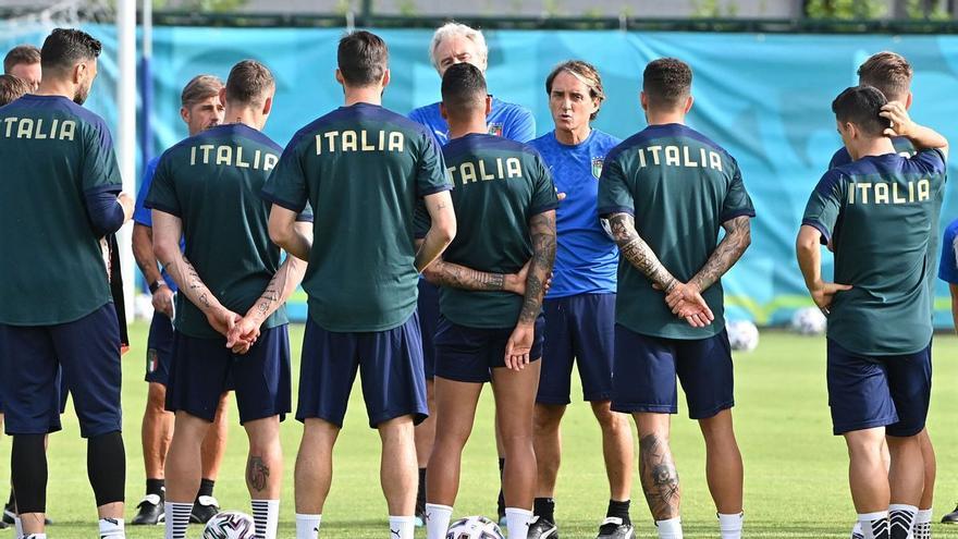 Mancini dimite como seleccionador de Italia
