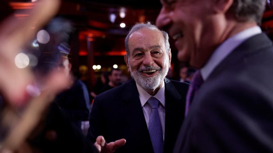 La polémica jornada laboral que implantaría el multimillonario Carlos Slim: 12 horas diarias hasta los 75 años