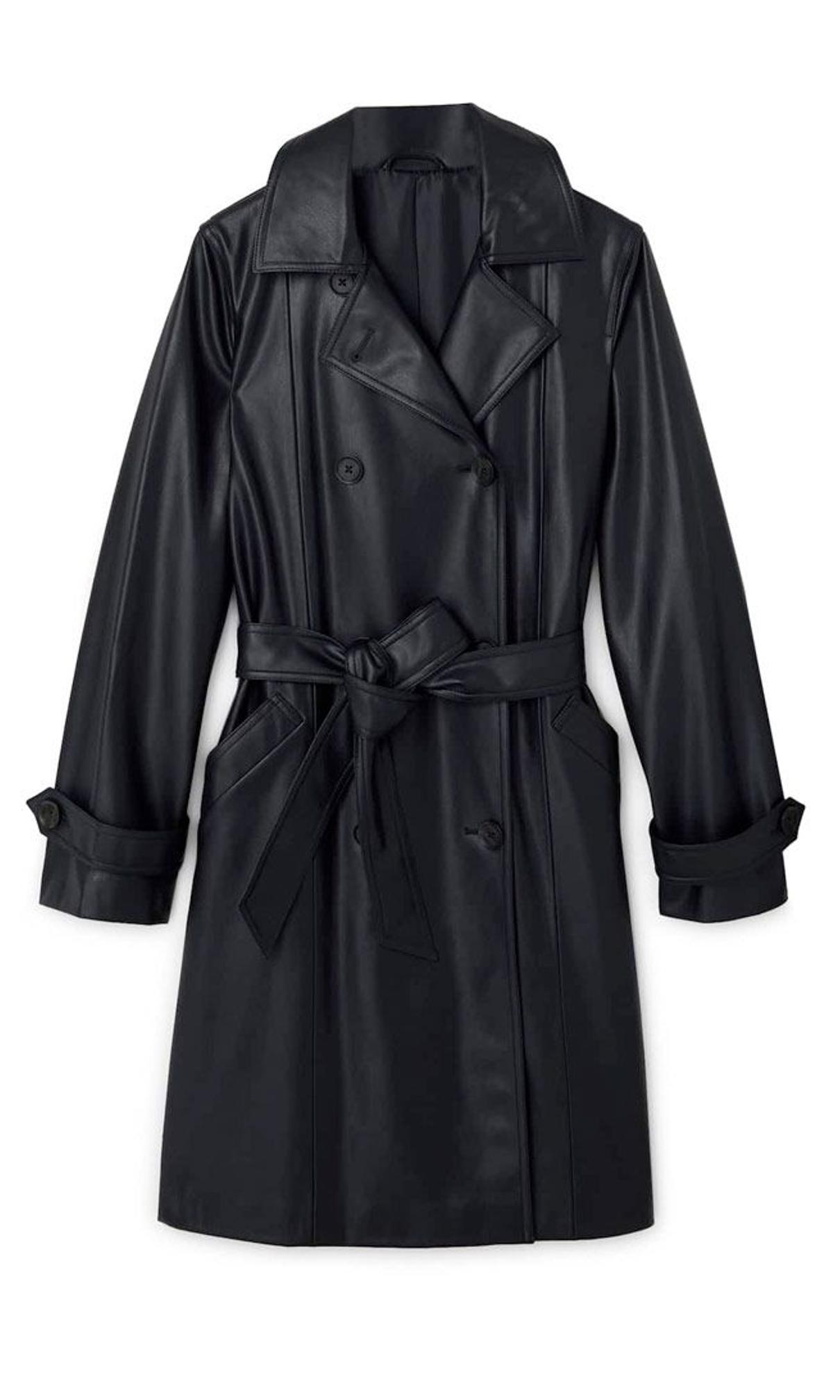 'Trench' negro efecto piel, de Stradivarius
