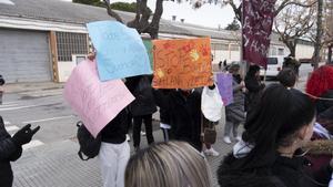 Manifestación contra el ’bullying’ en el instituto Llobregat de Sallent.