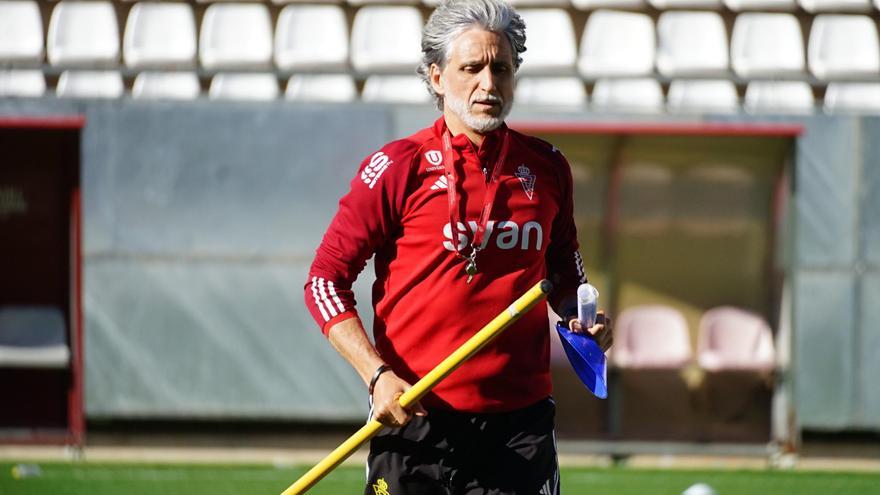 Alfaro saca el bisturí en el Real Murcia: &quot;Me preocupa sanear el vestuario, extirpar el cáncer&quot;