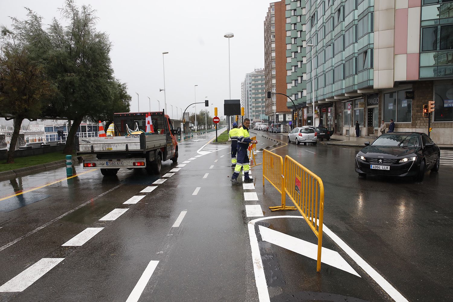 En imágenes: así ha sido la reapertura al tráfico del "cascayu" de Gijón