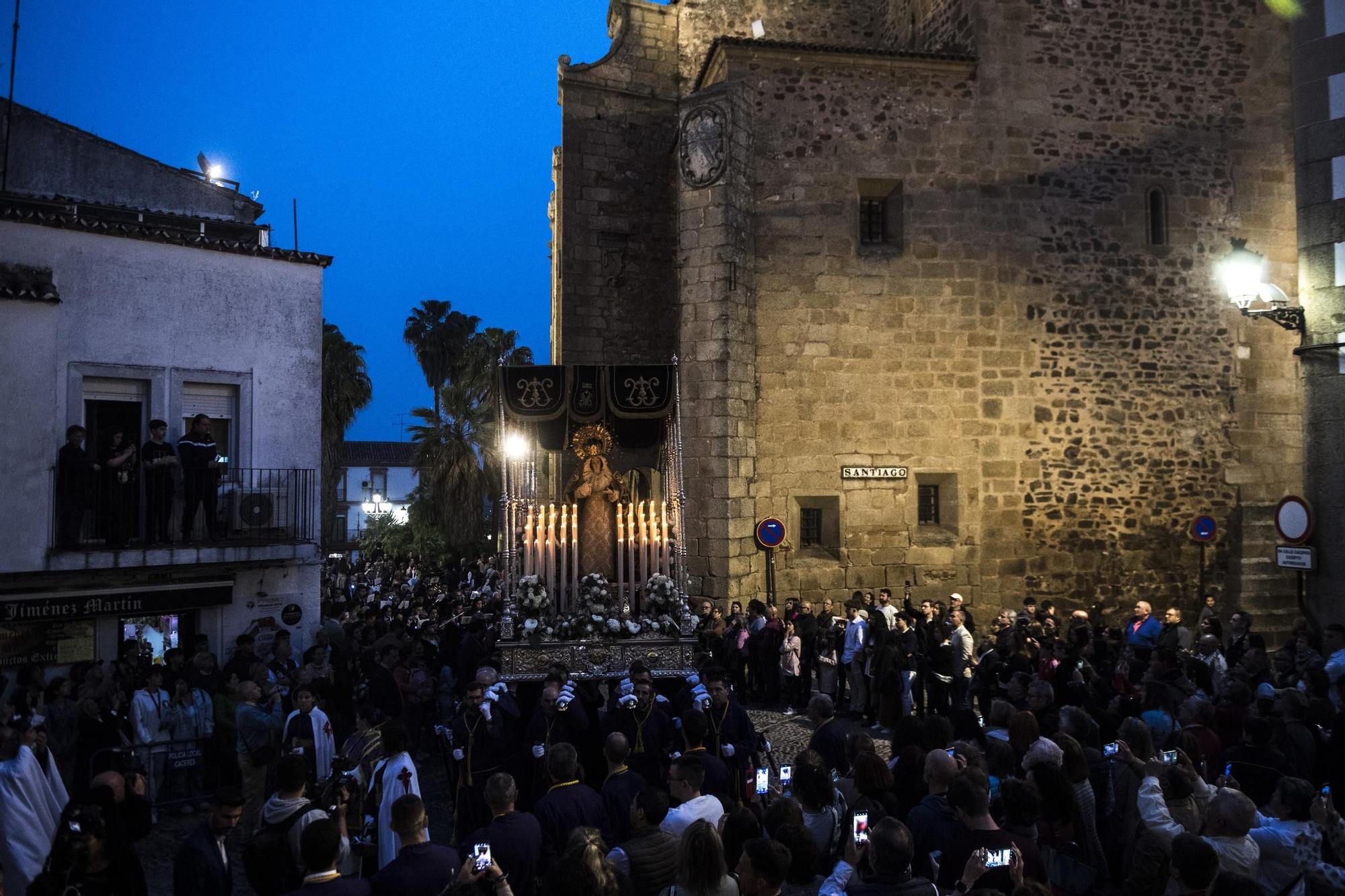 Así ha sido la procesión del Silencio del Nazareno de Cáceres