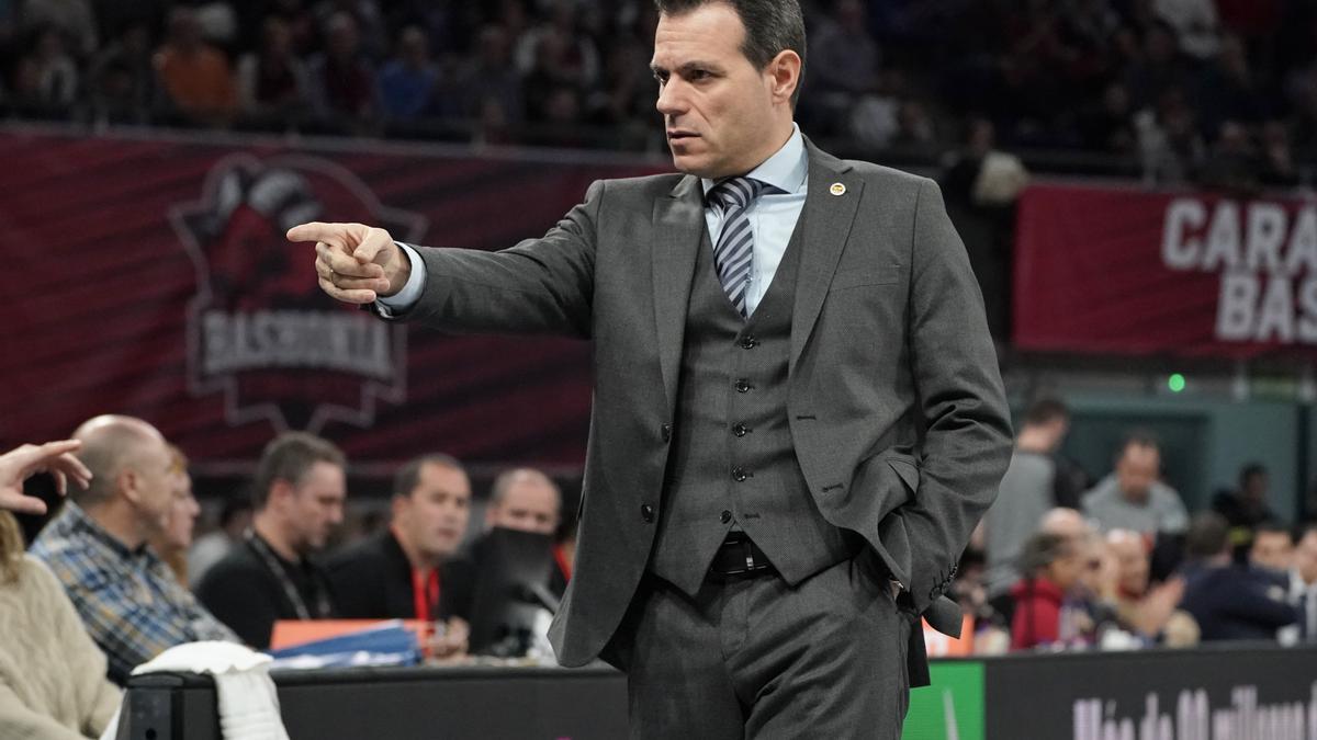 El Fenerbahçe despide al entrenador griego Dimitris Itoudis