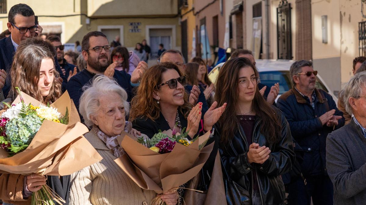 Así ha sido el homenaje de Benillup a la comadrona Càndida Beneito