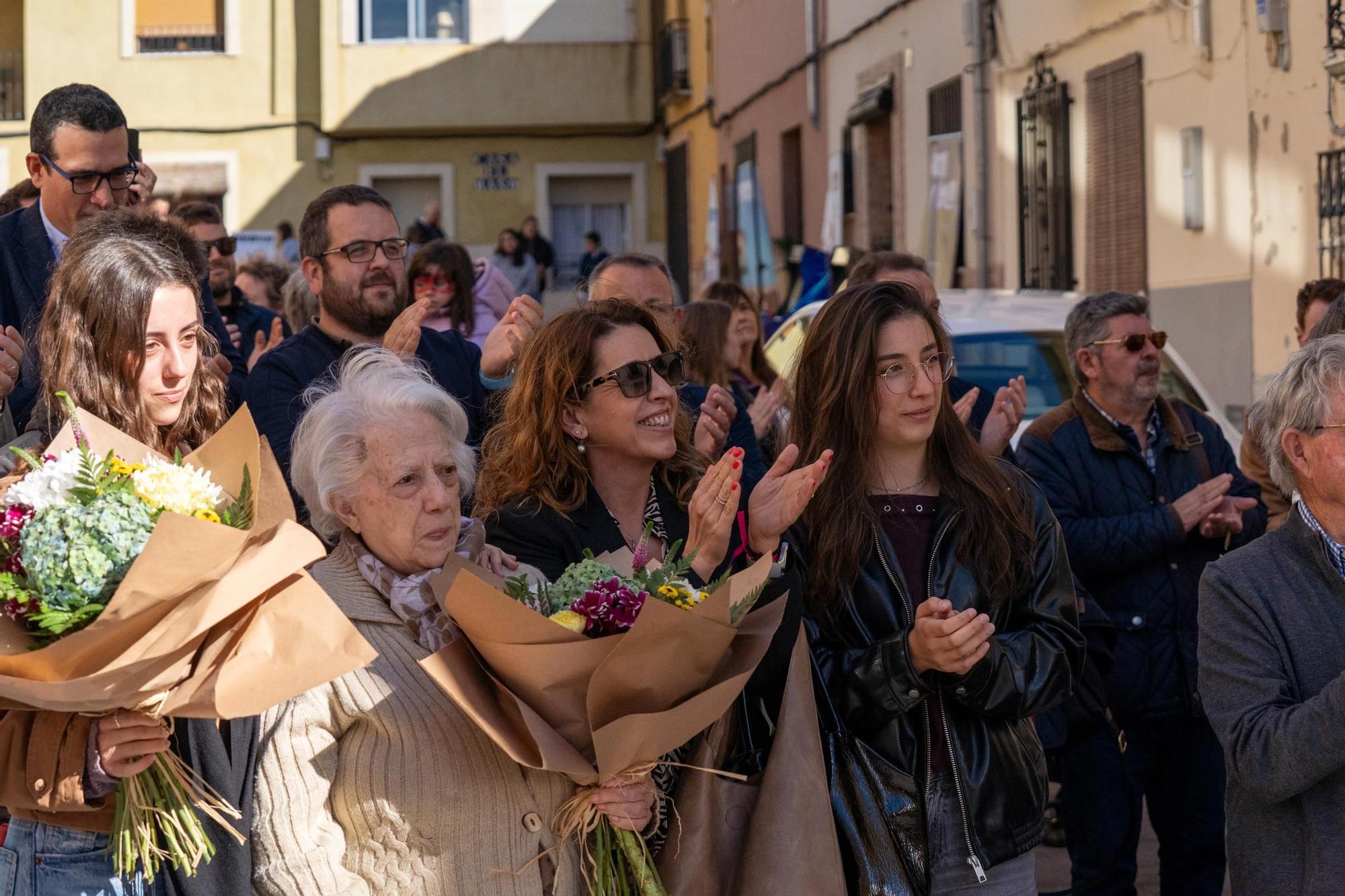 Así ha sido el homenaje de Benillup a la comadrona Càndida Beneito