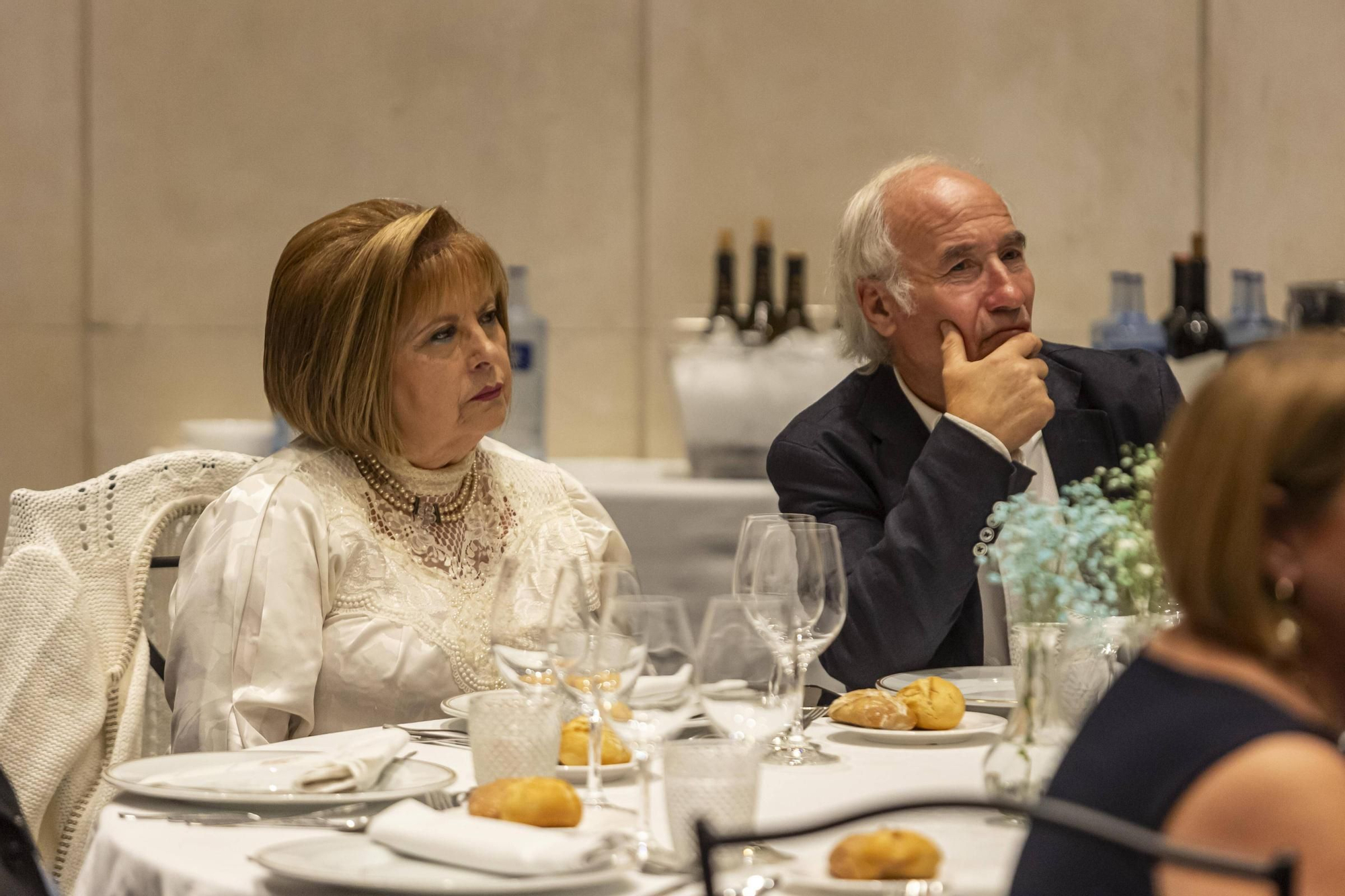 La Asociación Día de Galicia en Asturias entrega su medalla de oro a Adrián Barbón y Carmen Moriyón