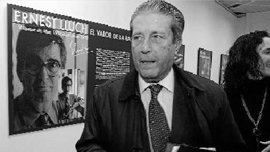 Mayor Zaragoza en la exposición de homenaje a Ernest Lluch, ayer en el Edificio Hucha.