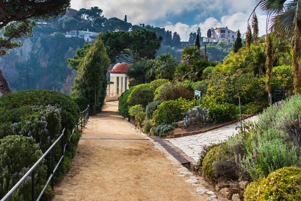 Vistas al jardín botánico Mar i Murtra, en la Costa Brava