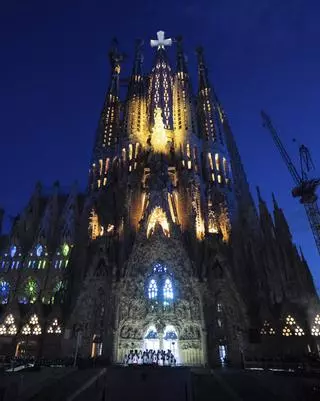 Lleó XIV consagra la "bellesa il·luminadora" de la Sagrada Família