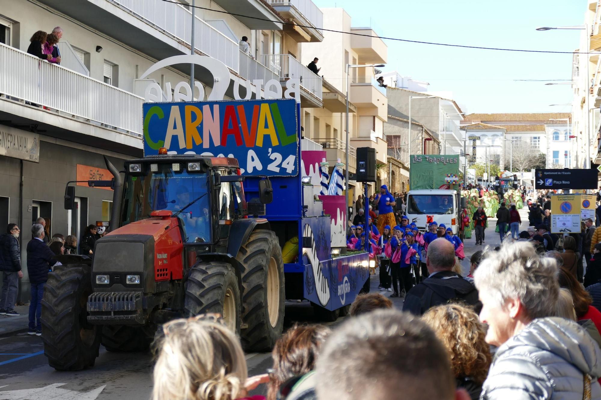 L'Escala s'acoloreix amb la rua de carnaval