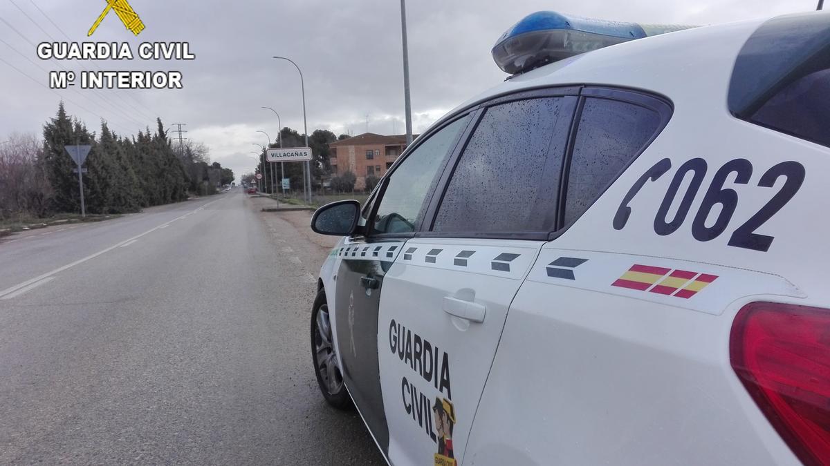 Un vehículo de la Guardia Civil en el municipio de Villacañas.