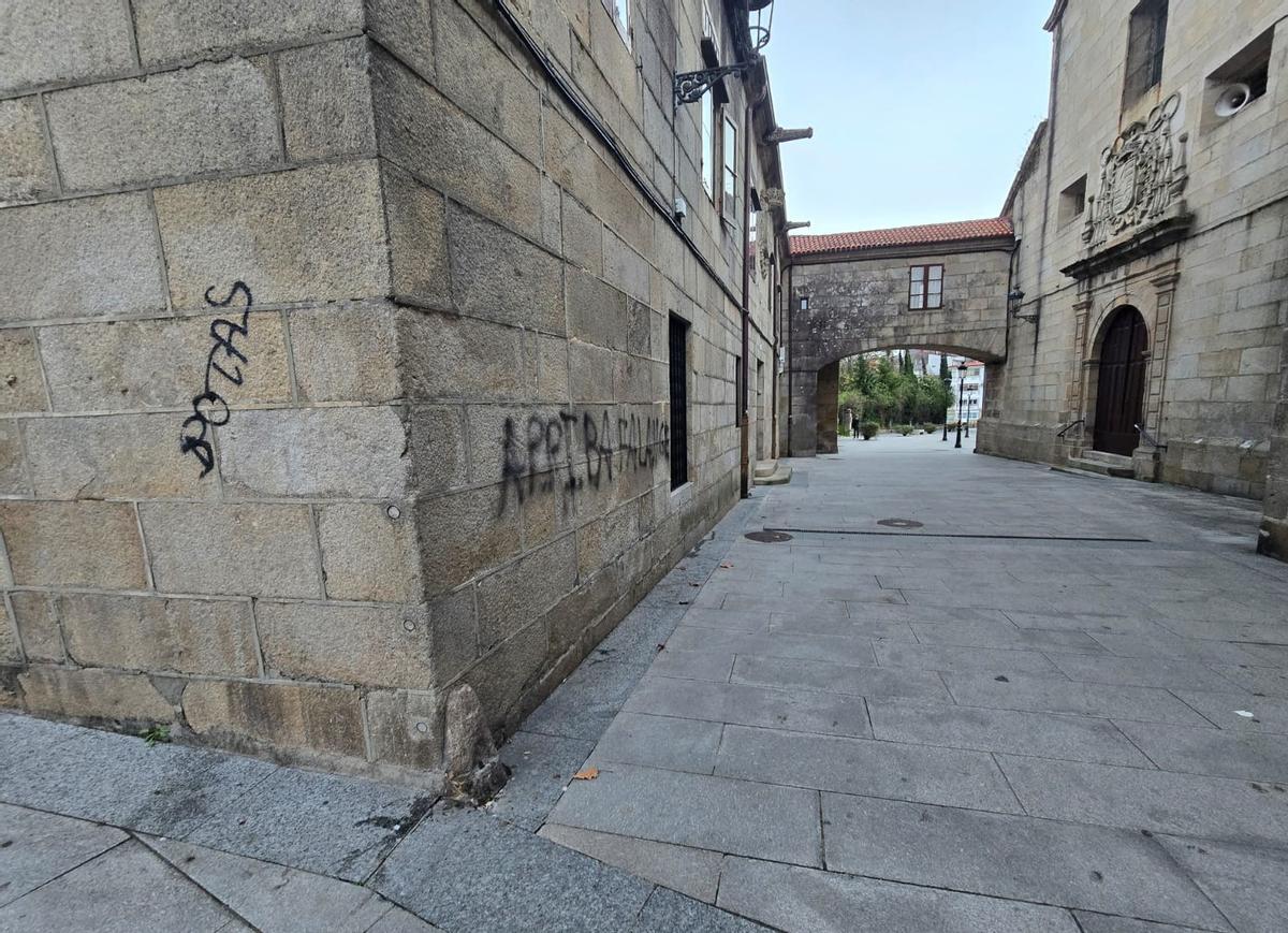 Algunas de las pintadas en el conjunto monumentral de Vista Alegre.