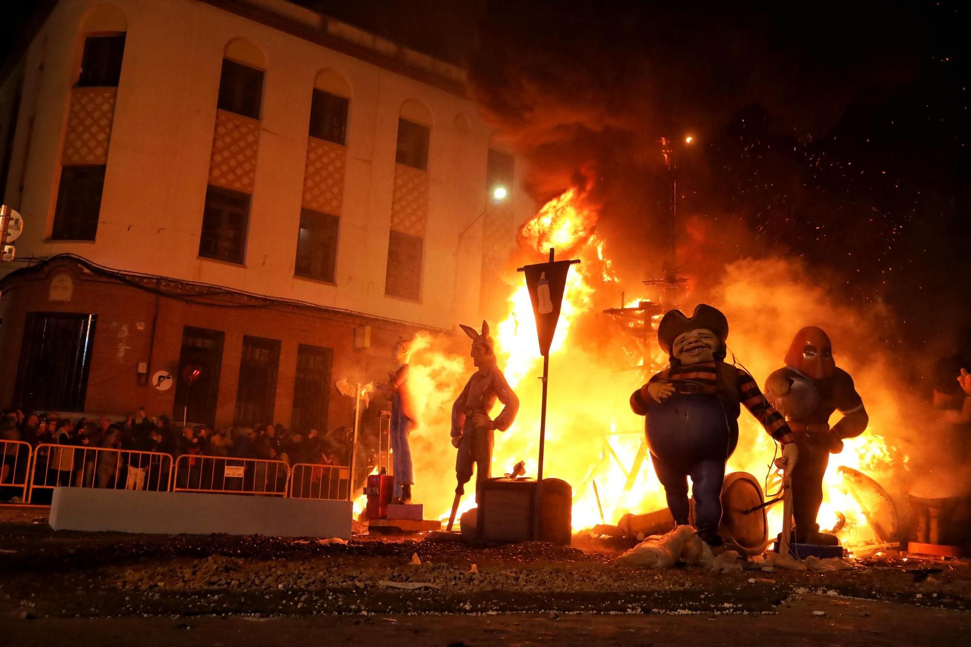 Galería de fotos de la 'cremà' de las Fallas de Burriana 2024