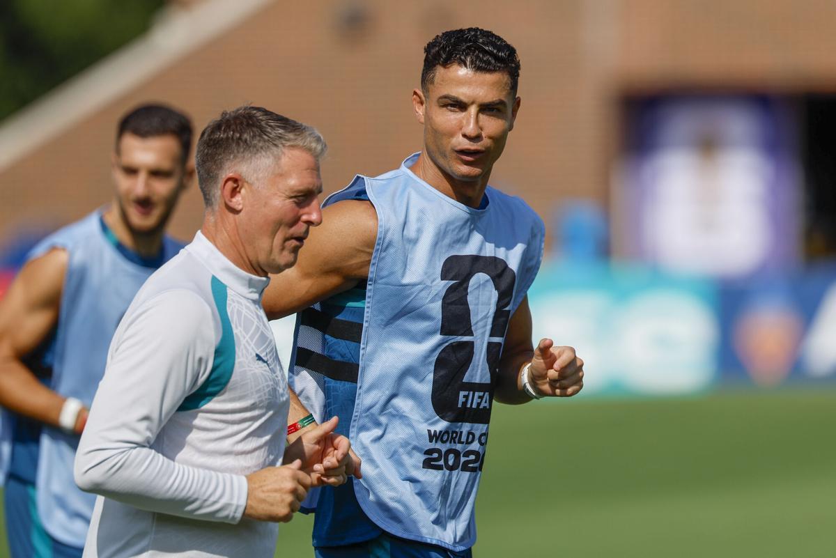 Cristiano Ronaldo, durante el entrenamiento de la selección de Portugal este domingo en Dallas (Estados Unidos).