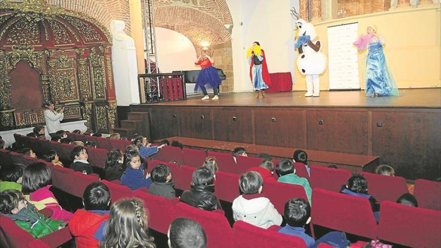 Magia y disfraces, en el colegio placentino San José