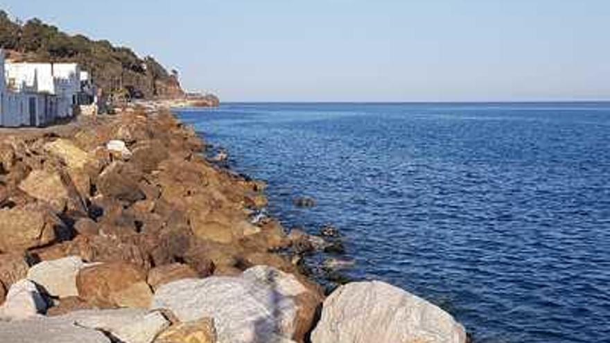 Imagen de una playa de la Axarquía