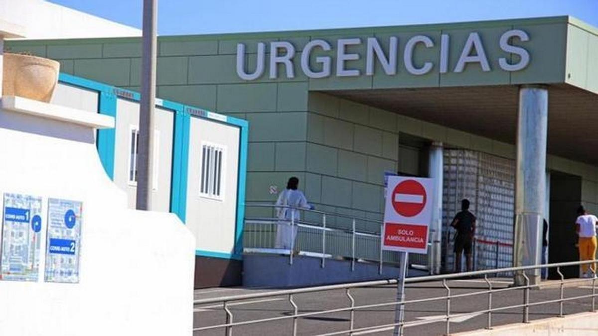 Entrada a urgencias del Hospital Molina Orosa.