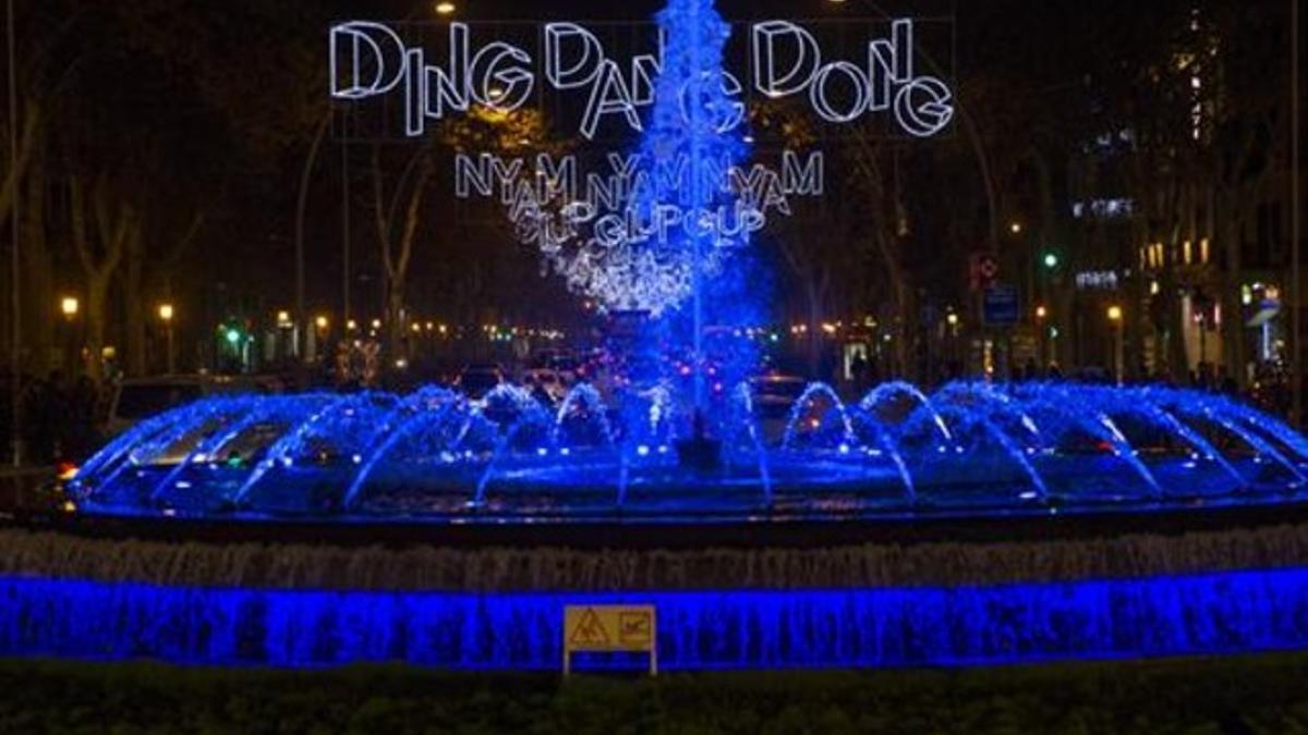 Luces navideñas, el año pasado en el cruce de la Gran Via y el paseo de Gràcia.