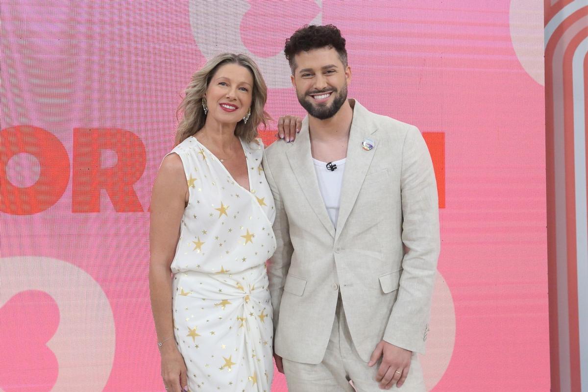 Anne Igartiburu y Javi Hoyos, presentadores de 'D Corazón'.