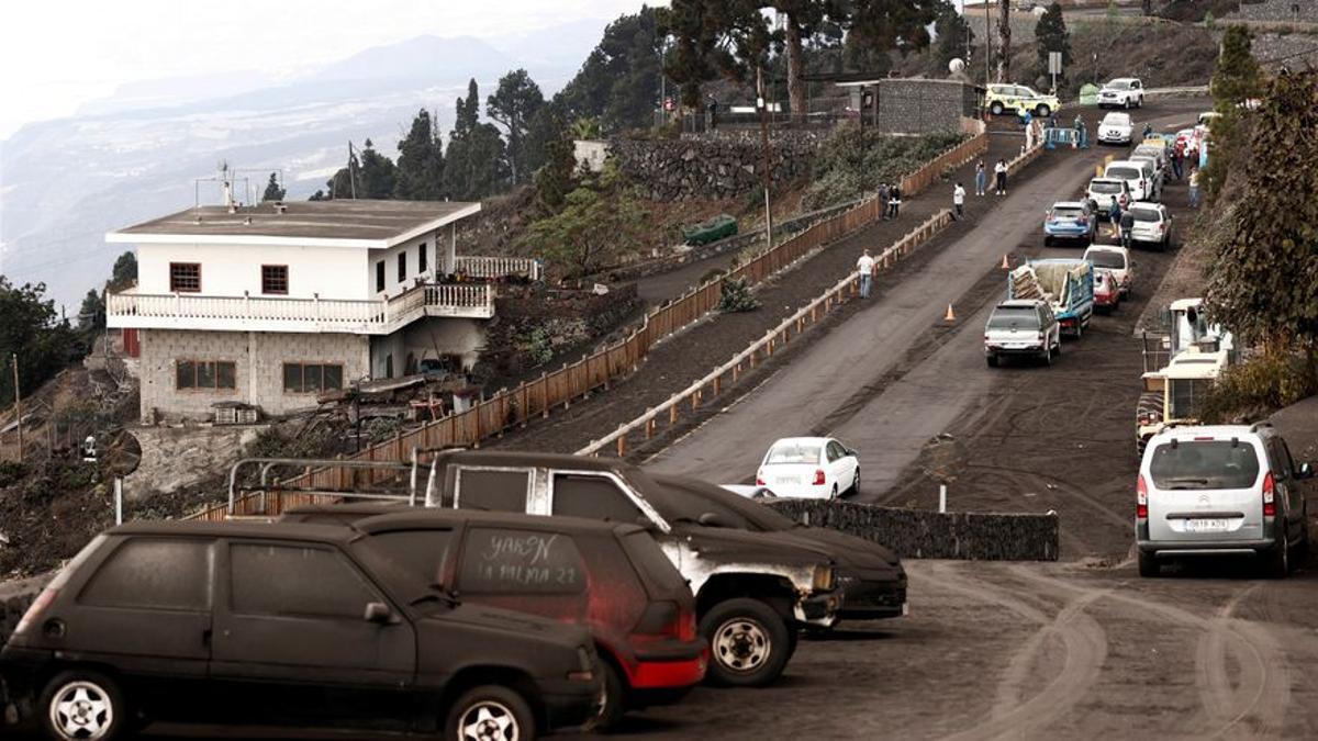 Un vecino de El Paso muere en una casa cargada de ceniza del volcán de La Palma