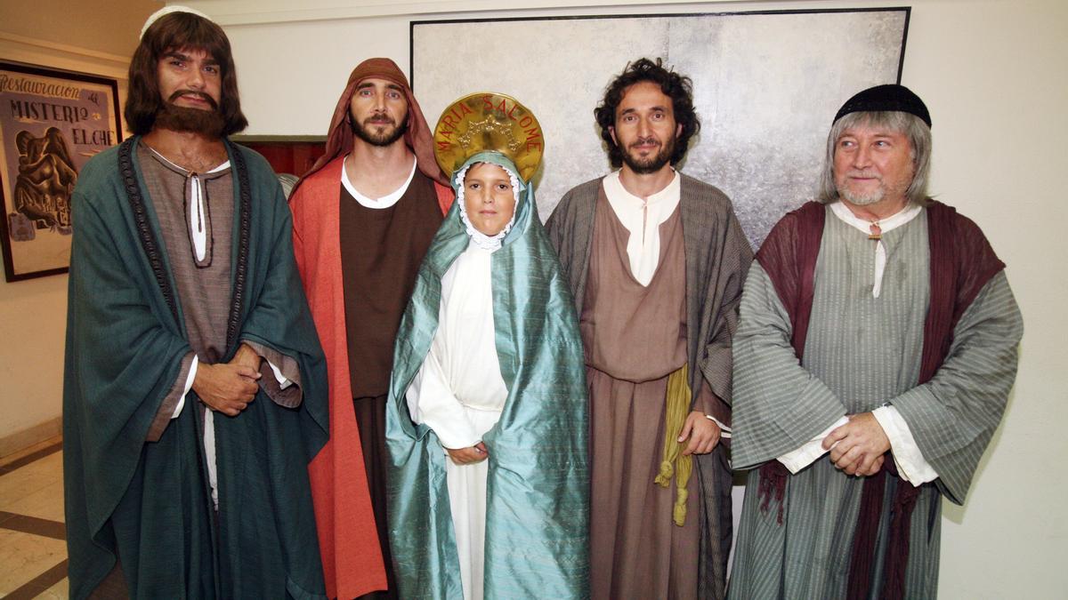 Una familia ligada al Misteri con una bonita historia.