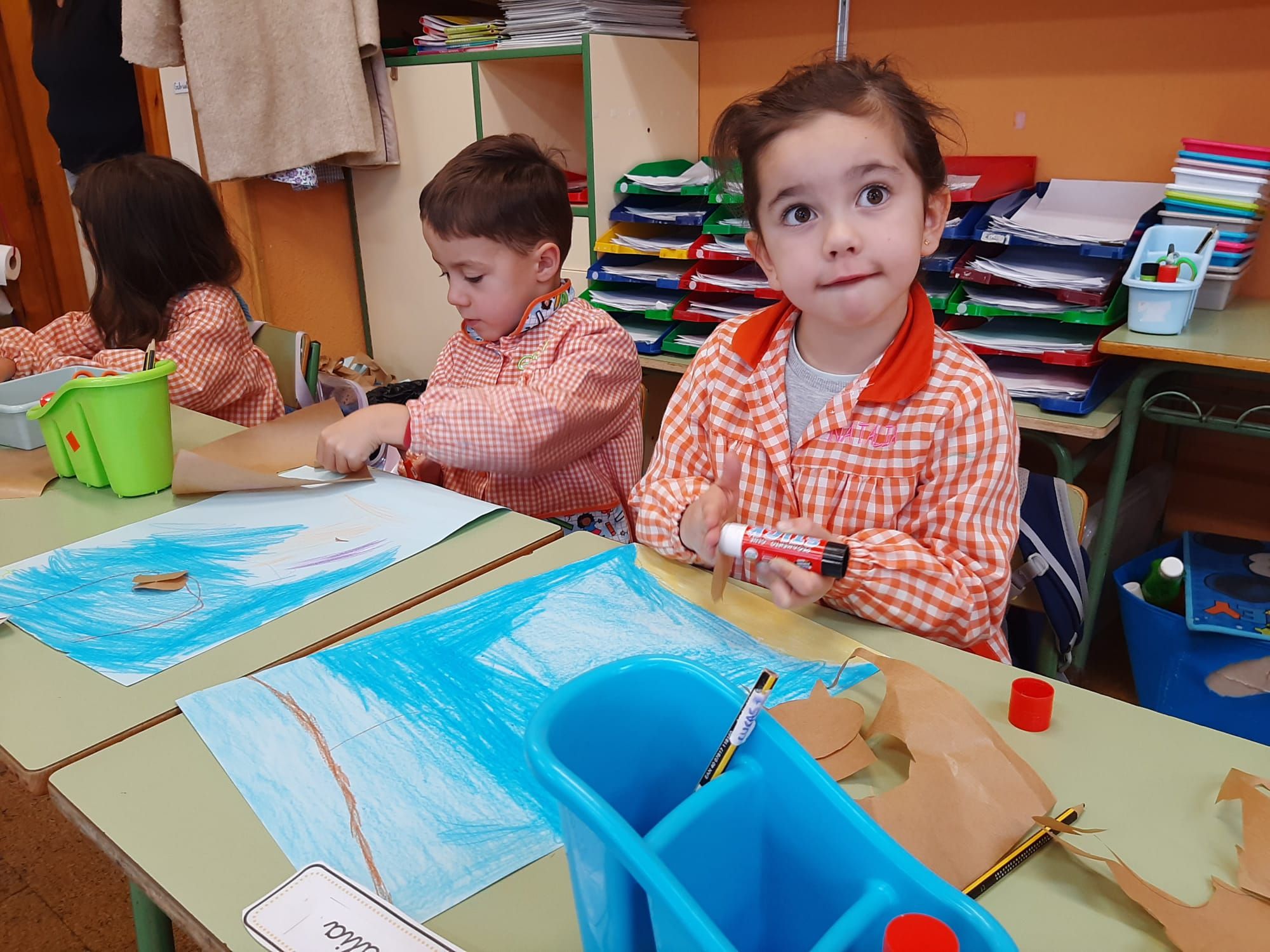 Los niños de Lugones pintan a Maruja Mallo