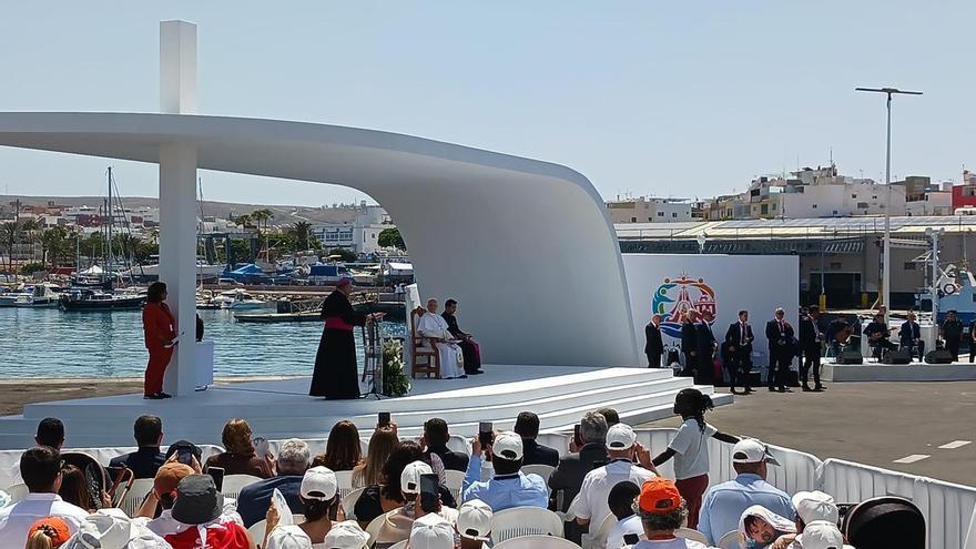 El papa León XIV llega al muelle de Arguineguín