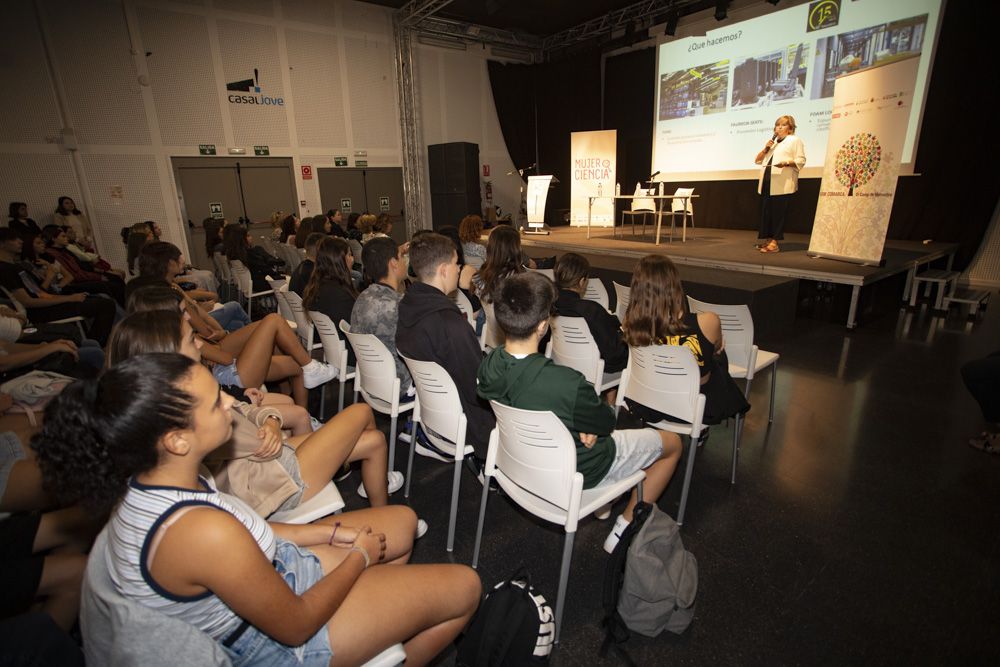 Jornadas "Mujer en Ciencia", en el Casal Jove del Port de Sagunt.