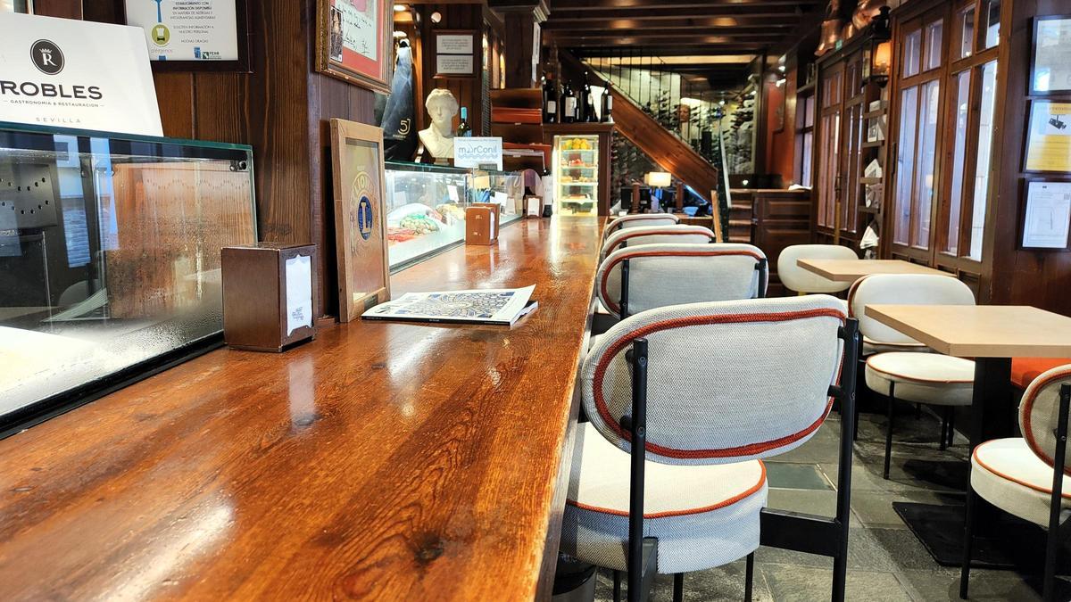 La barra del restaurante Casa Robles, en Sevilla.