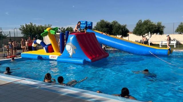 Hinchables, agua y diversión para refrescarse este verano.  | SERVICIO ESPECIAL