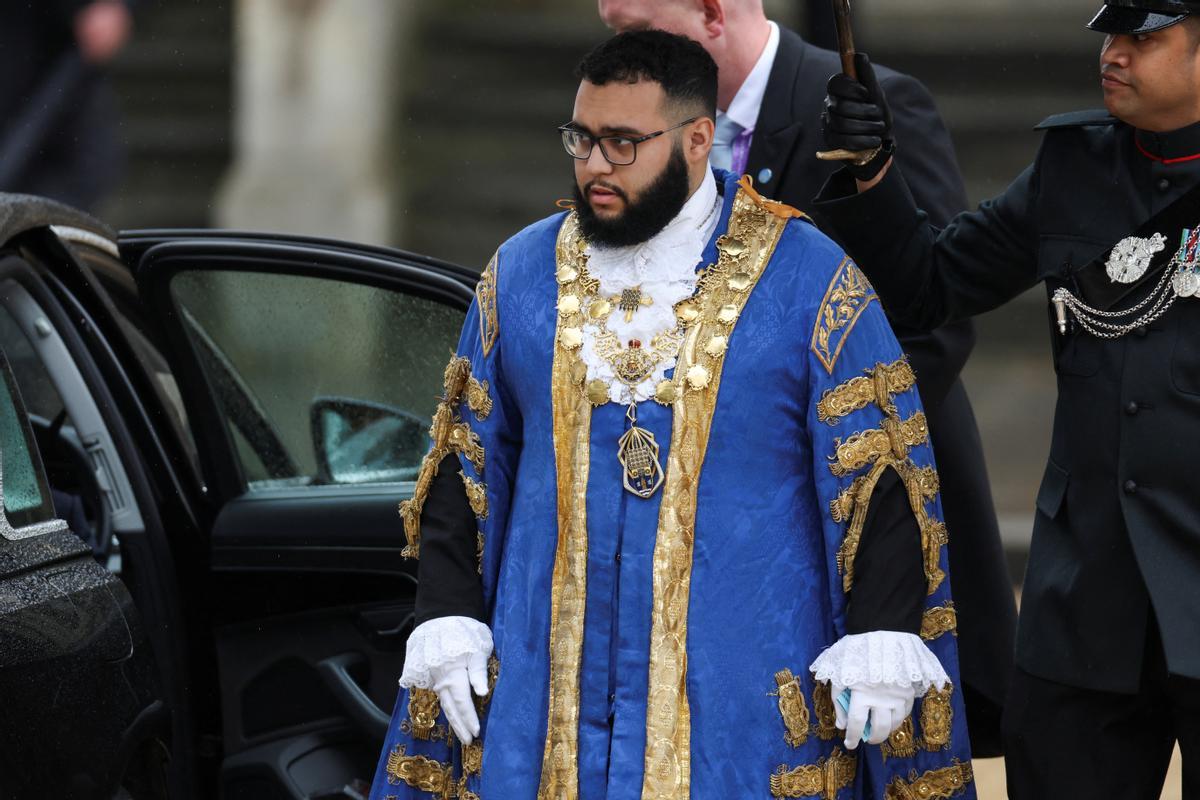 El alcalde de Westminster, Hamza Taouzzale, llega para asistir a la ceremonia de coronación del rey Carlos y la reina Camilla de Gran Bretaña en la Abadía de Westminster, en Londres, Gran Bretaña, el 6 de mayo de 2023. REUTERS/Henry Nicholls