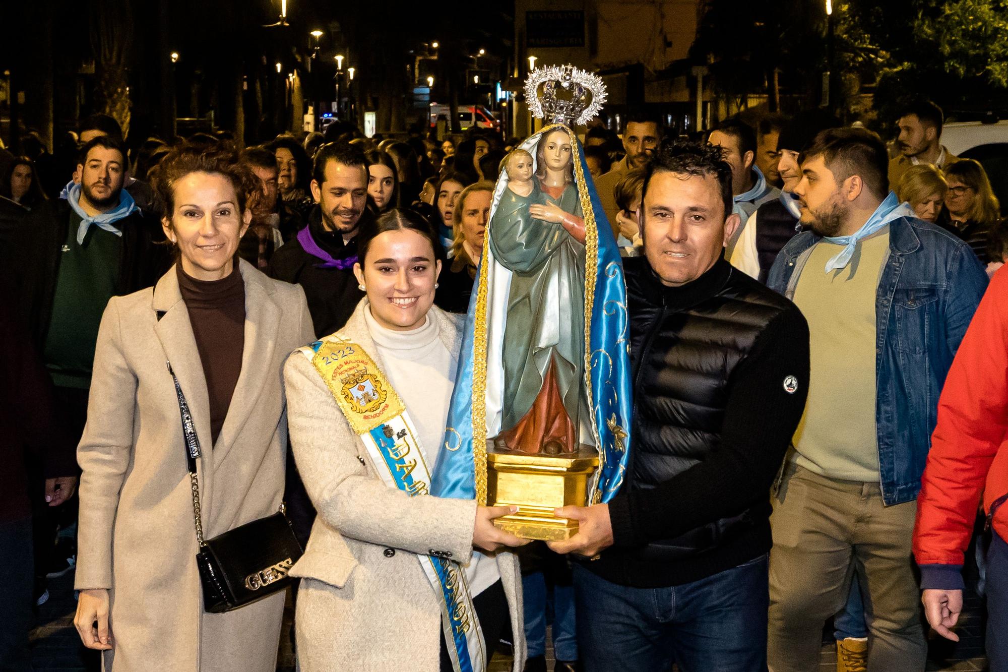 Devoción en Benidorm en la procesión de L'Alba