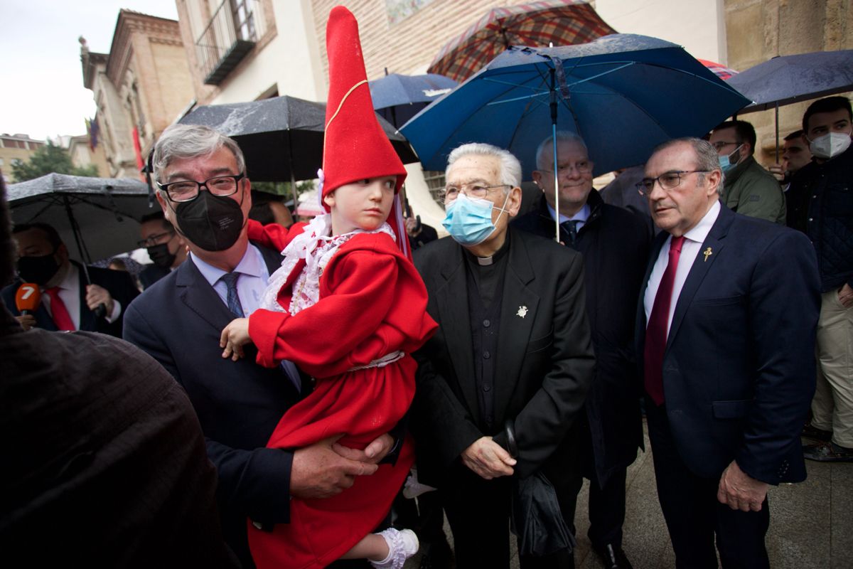 Los 'coloraos' de Murcia celebran el Miércoles Santo en la iglesia del Carmen tras la suspensión de la procesión