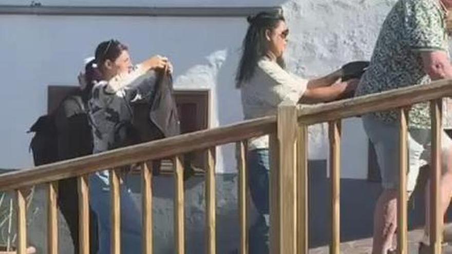 Mujeres cometen un hurto a turistas en Los Gigantes, en Santiago del Teide